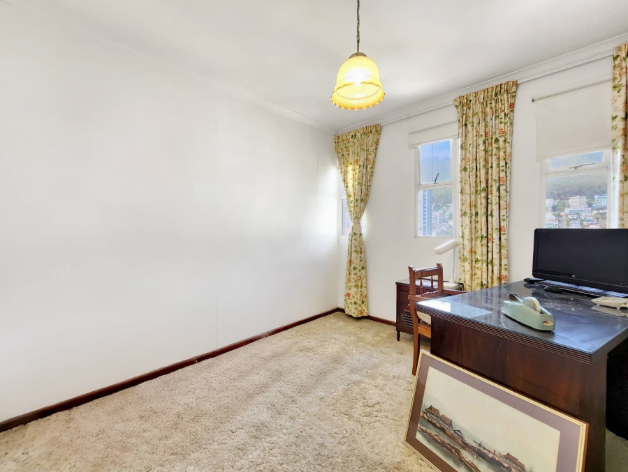 3 Bedroom Property for Sale in Sea Point Western Cape